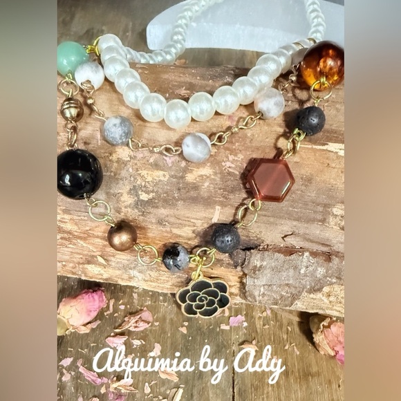 Pearls layered multi charms necklace - Picture 1 of 2
